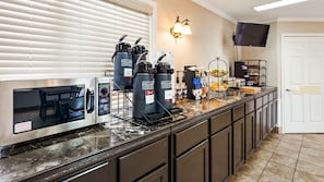 Free continental breakfast on weekdays
