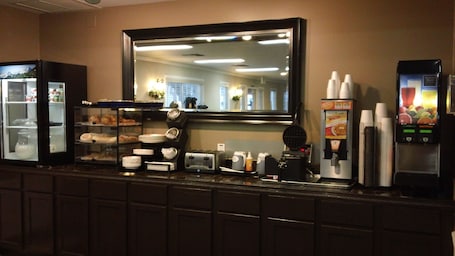 Free continental breakfast on weekdays