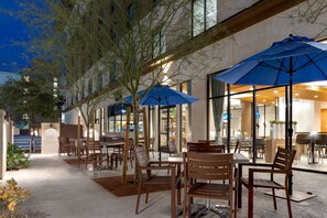 Terrace/patio - Home2Suites by Hilton Anaheim Resort (Anaheim)