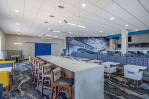 Lobby - Wingate by Wyndham Wichita Airport (Wichita)