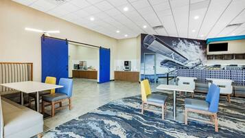 Desayuno autoservicio gratuito y diario