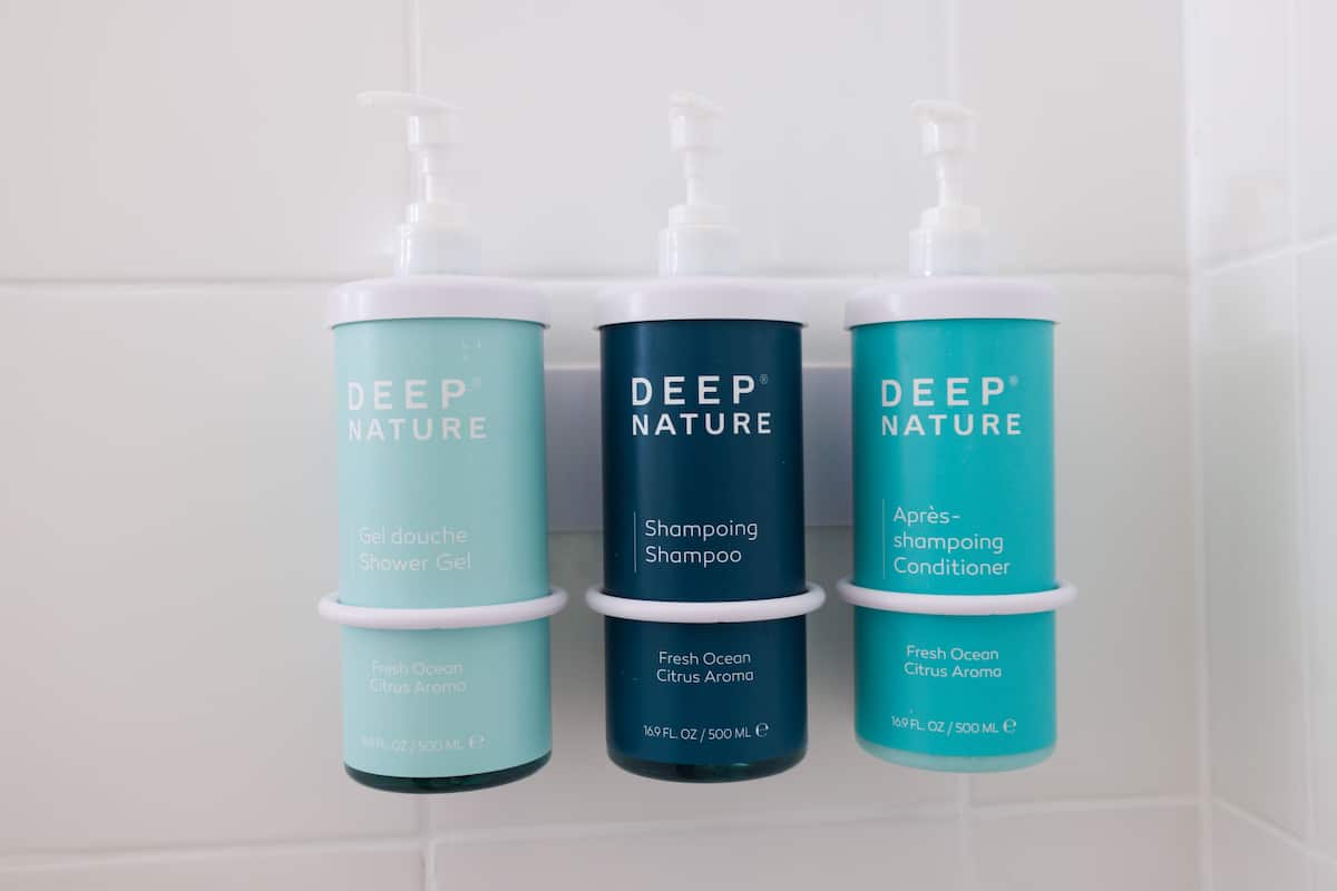 Ensemble douche/baignoire, articles de toilette écologiques