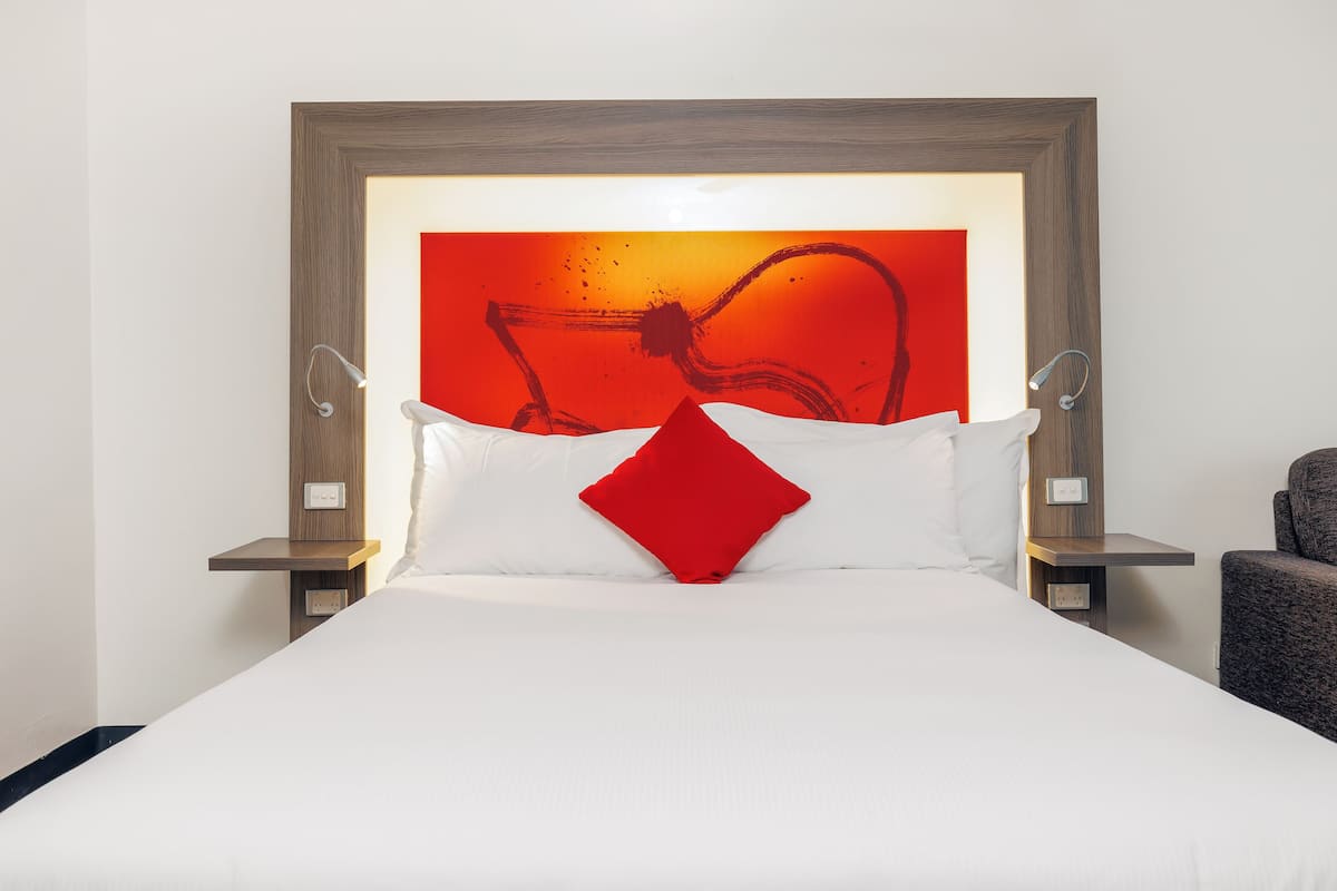 In-room safe, individually furnished, desk, iron/ironing board