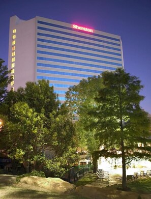 A Sheraton hotel building with a modern design, featuring a prominent 'Sheraton' sign at the top. - Sheraton Arlington (Arlington)