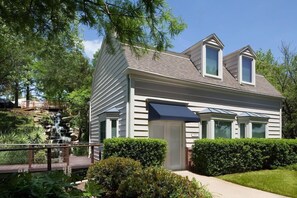 Exterior - Sheraton Arlington (Arlington)