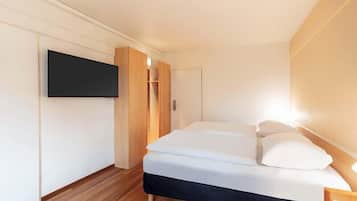 Premium bedding, in-room safe, desk, blackout curtains