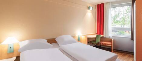 Premium bedding, in-room safe, desk, blackout drapes