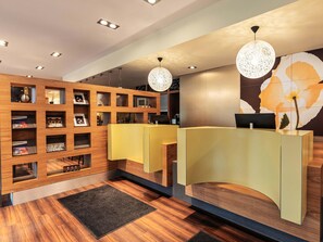 Lobby - B&B HOTEL Essen-Hbf (Essen)