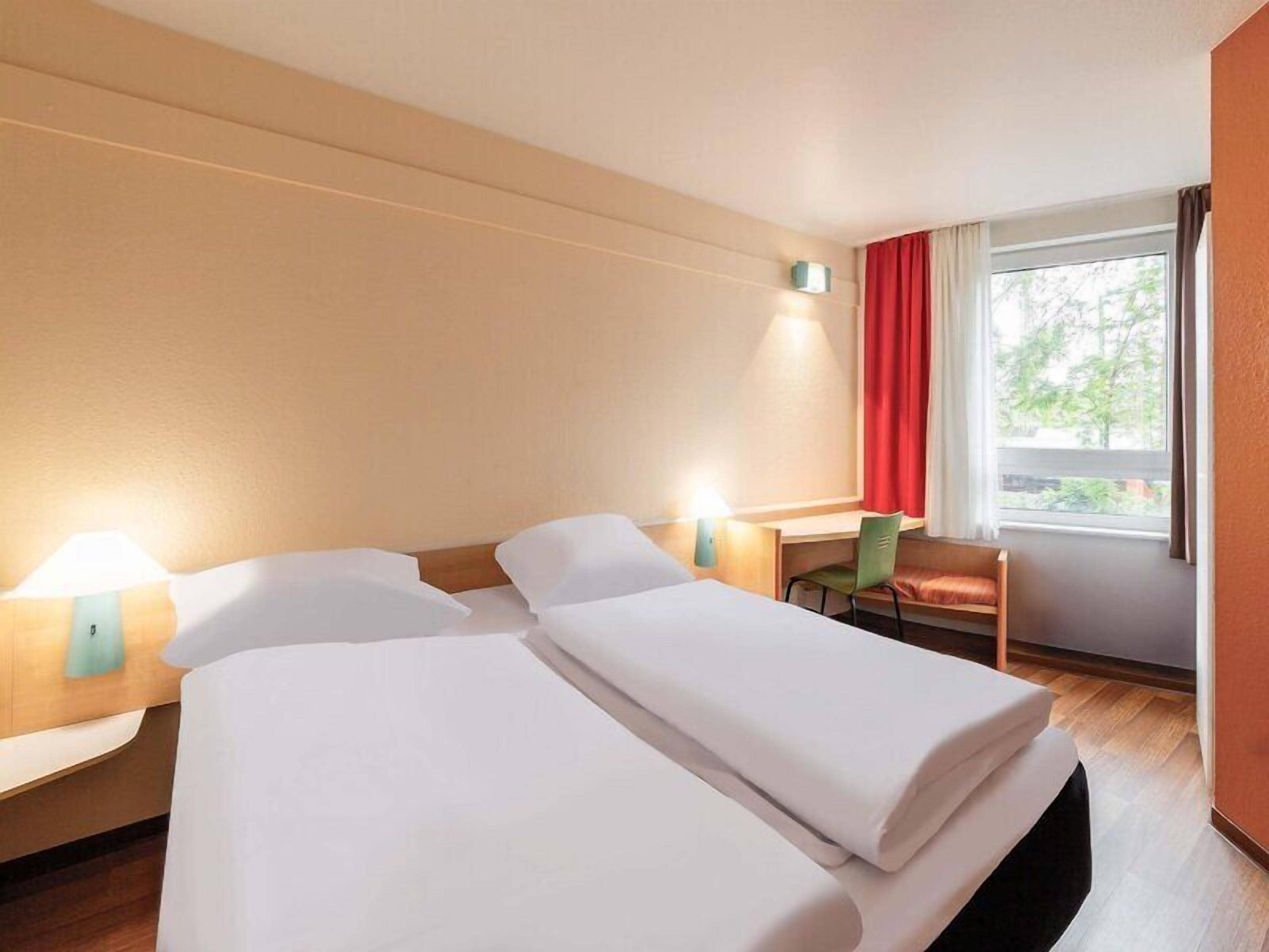 Literie de qualité supérieure, coffres-forts dans les chambres, bureau