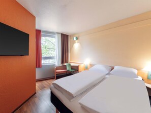 Doppelzimmer | Hochwertige Bettwaren, Zimmersafe, Schreibtisch, Verdunkelungsvorhänge