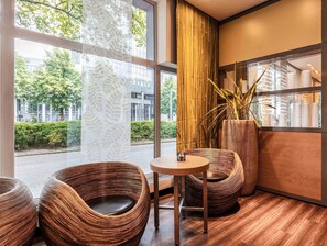 Lobby - B&B HOTEL Essen-Hbf (Essen)