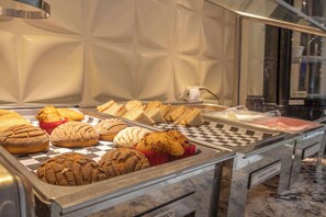 Free daily continental breakfast