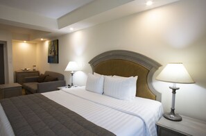 Down duvets, in-room safe, desk, laptop workspace