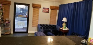 Reception - The Parkwood Inn & Suites (Mountain View)