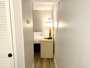 Premium Studio, 1 King Bed | Hypo-allergenic bedding, down comforters, desk, laptop workspace
