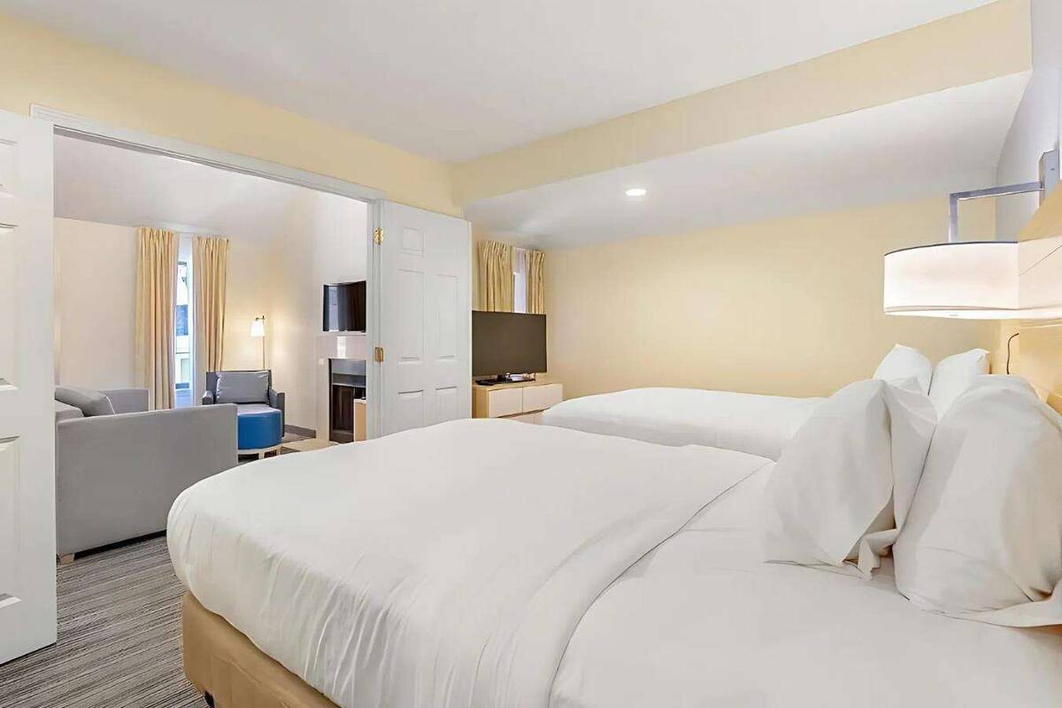 Suite, 2 kamar tidur, perapian (Loft) | Seprai antialergi, selimut bulu angsa, dan meja kerja