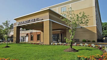 Welcome to DoubleTree by Hilton, featuring a modern design with a flat roof and beautifully landscaped surroundings.