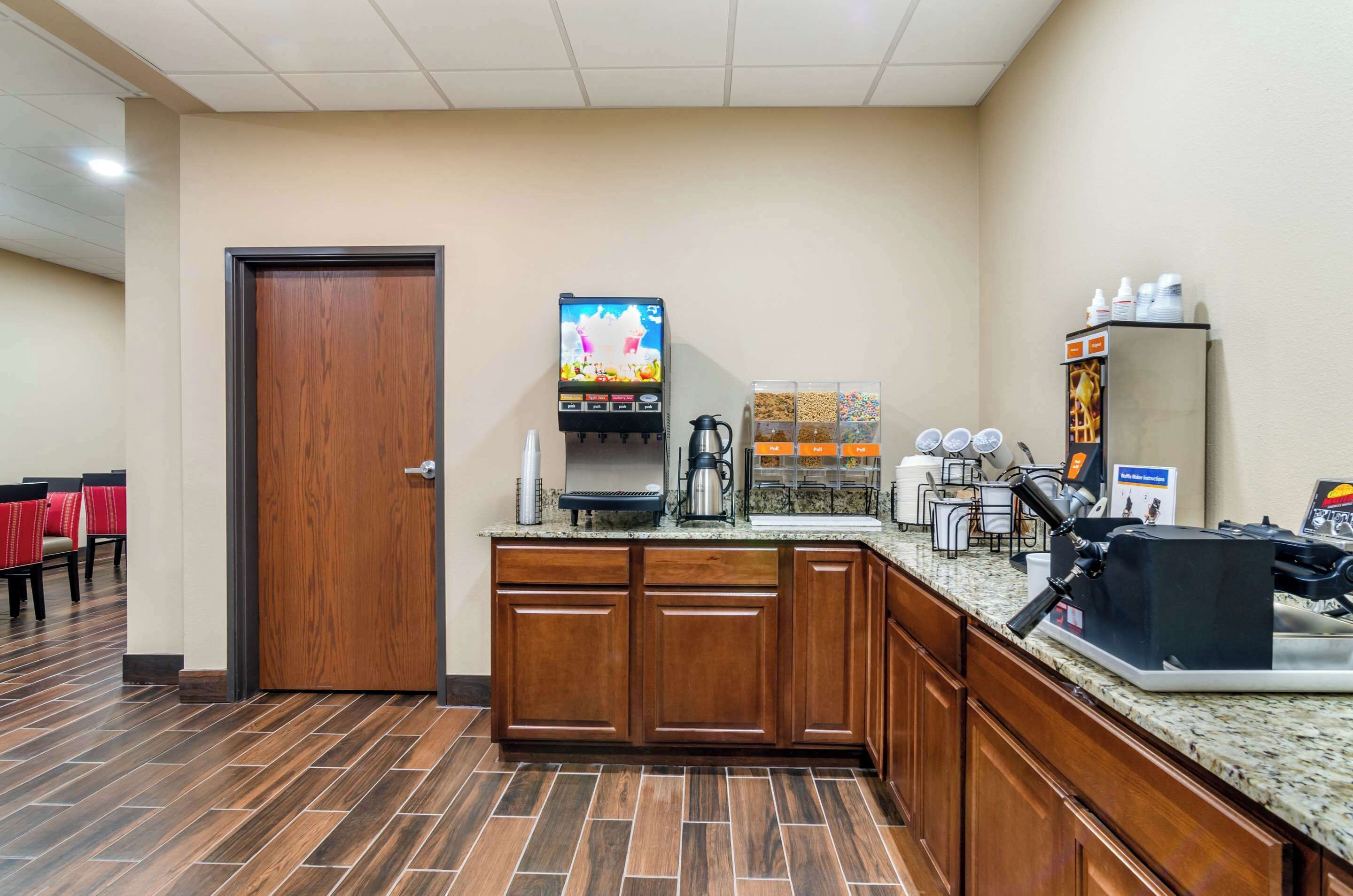 free daily continental breakfast