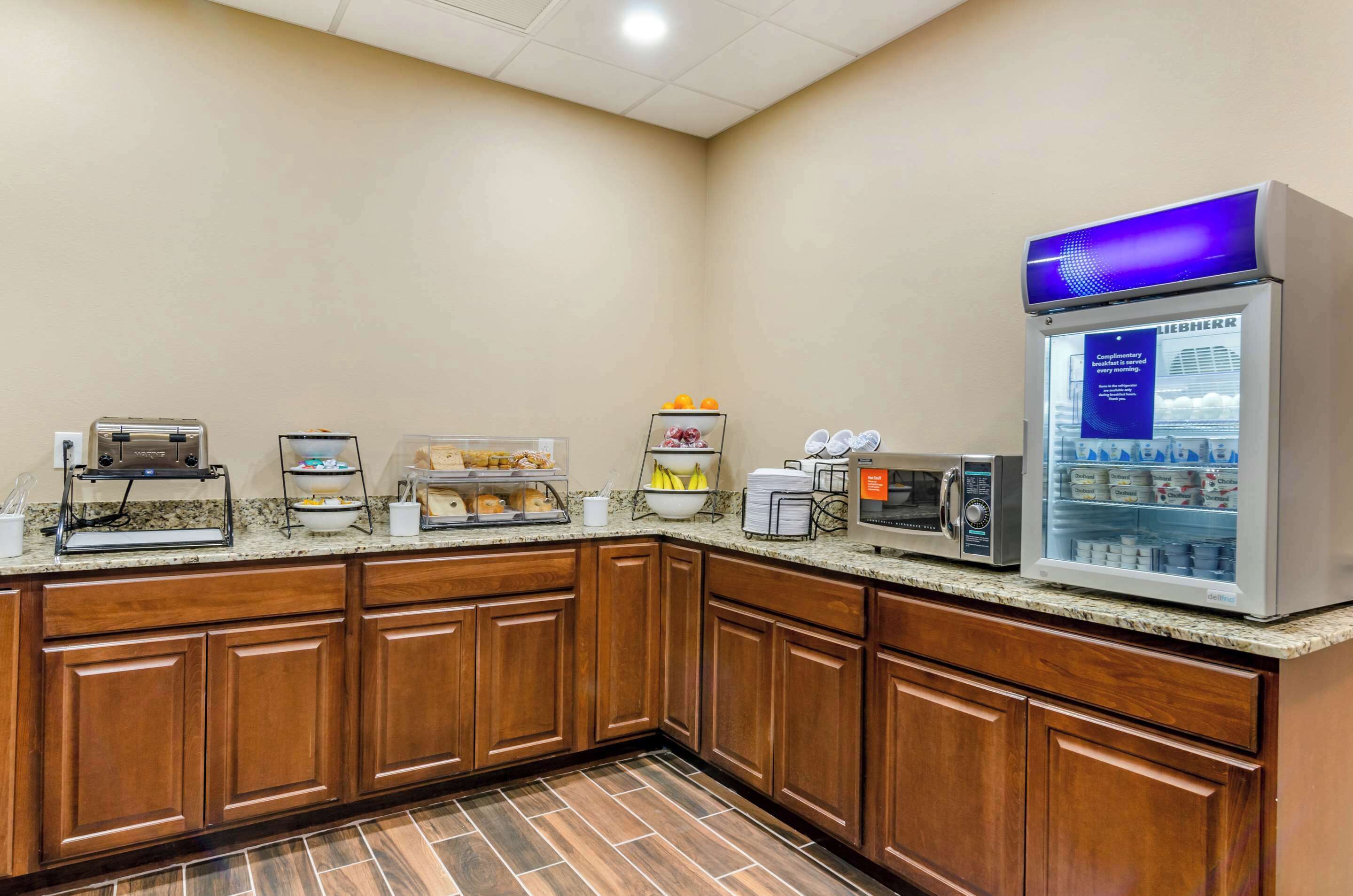 free daily continental breakfast