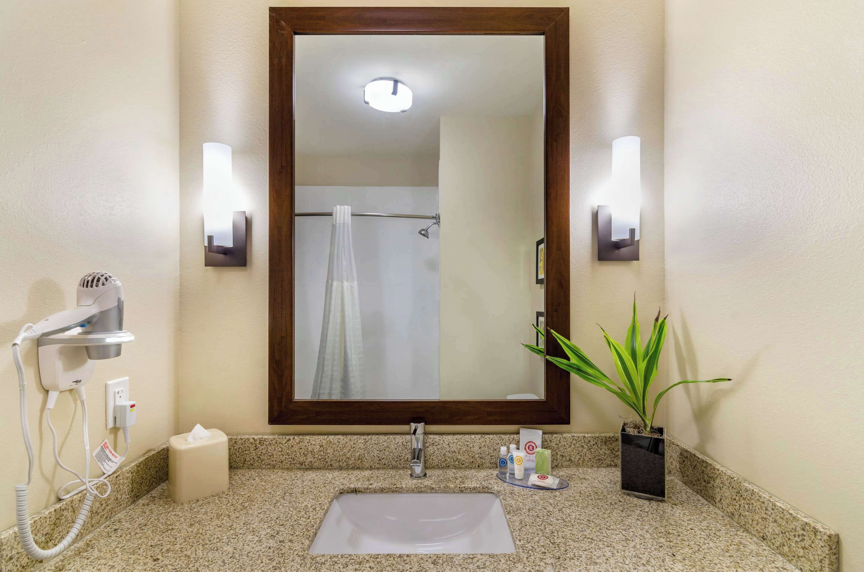 suite, 1 king bed, non smoking | blackout curtains, iron/ironing board, free wifi