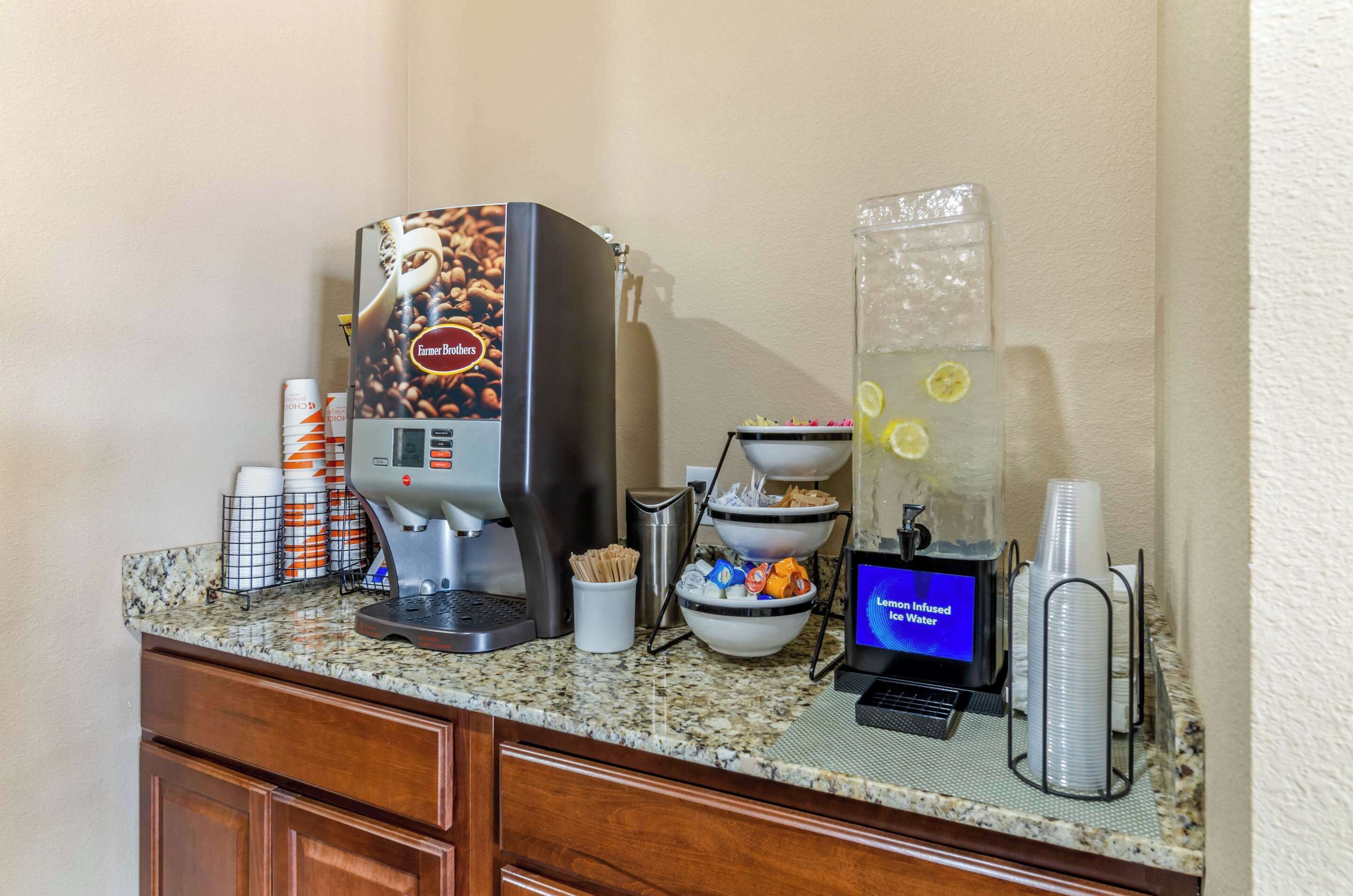 free daily continental breakfast