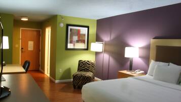 Standard Room, 1 King Bed | Desk, blackout drapes, iron/ironing board, free WiFi