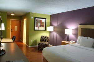 Standard Room, 1 King Bed | Desk, blackout drapes, iron/ironing board, free WiFi