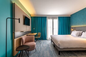 Minibar, in-room safe, individually decorated, individually furnished