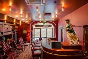 Cocktail bar