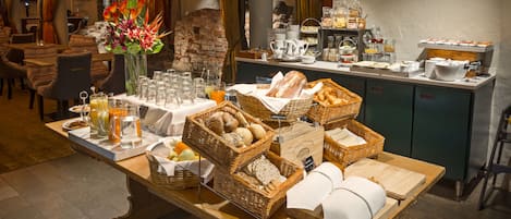 Petit déjeuner buffet compris tous les jours