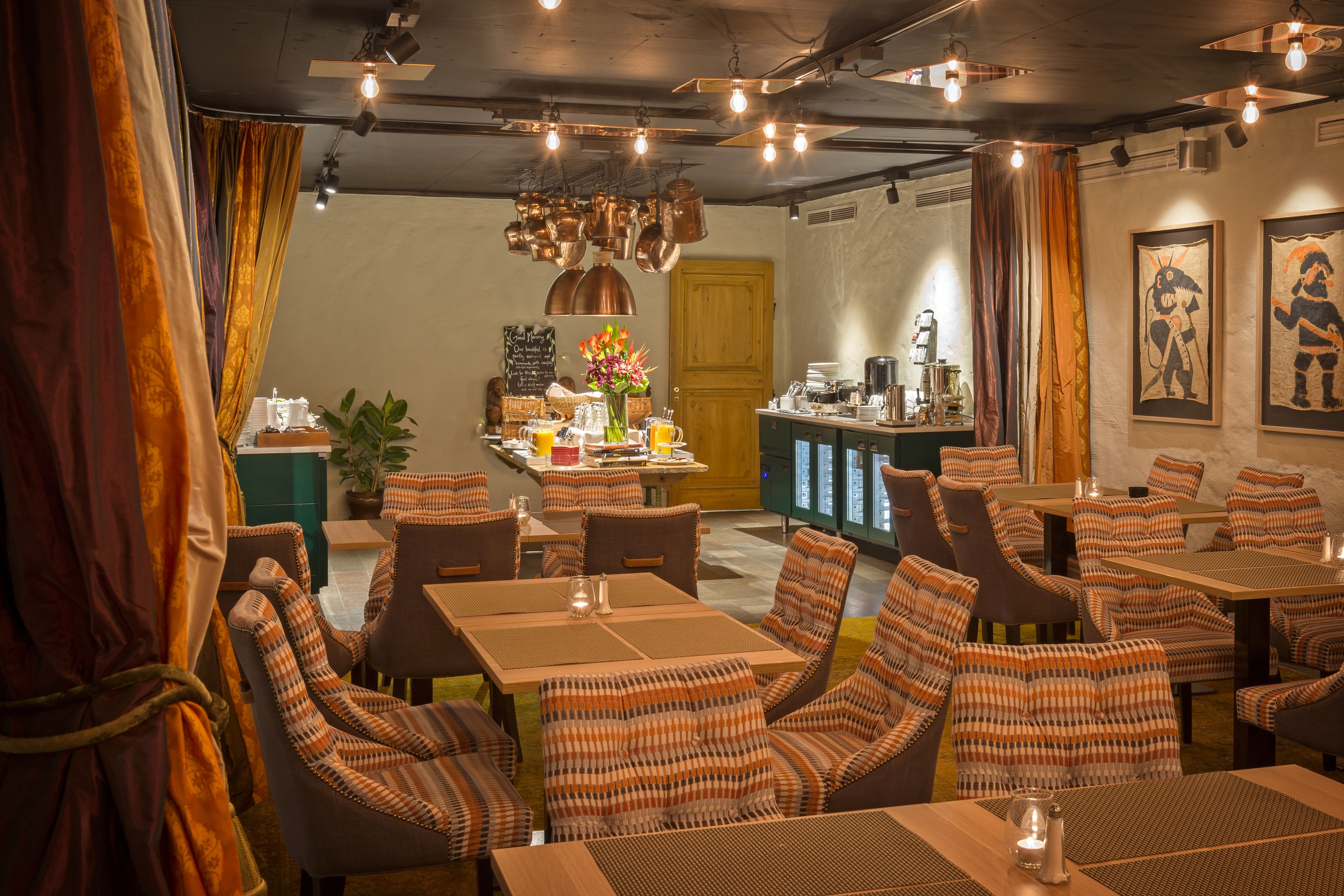 Free daily buffet breakfast