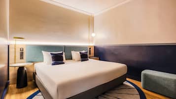 Suite, 1 King Bed with Sofa bed | Minibar, in-room safe, desk, laptop workspace