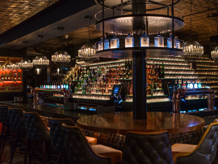 Serves lunch and dinner