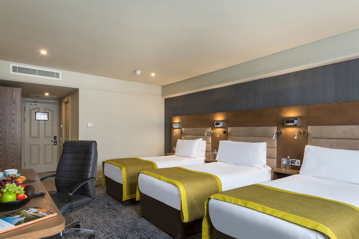 triple room | hypo-allergenic bedding, in-room safe, desk, laptop workspace