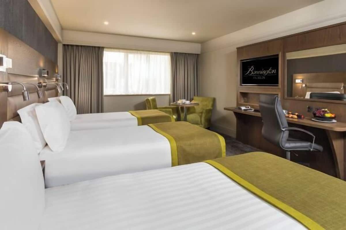 Hypo-allergenic bedding, in-room safe, desk, laptop workspace
