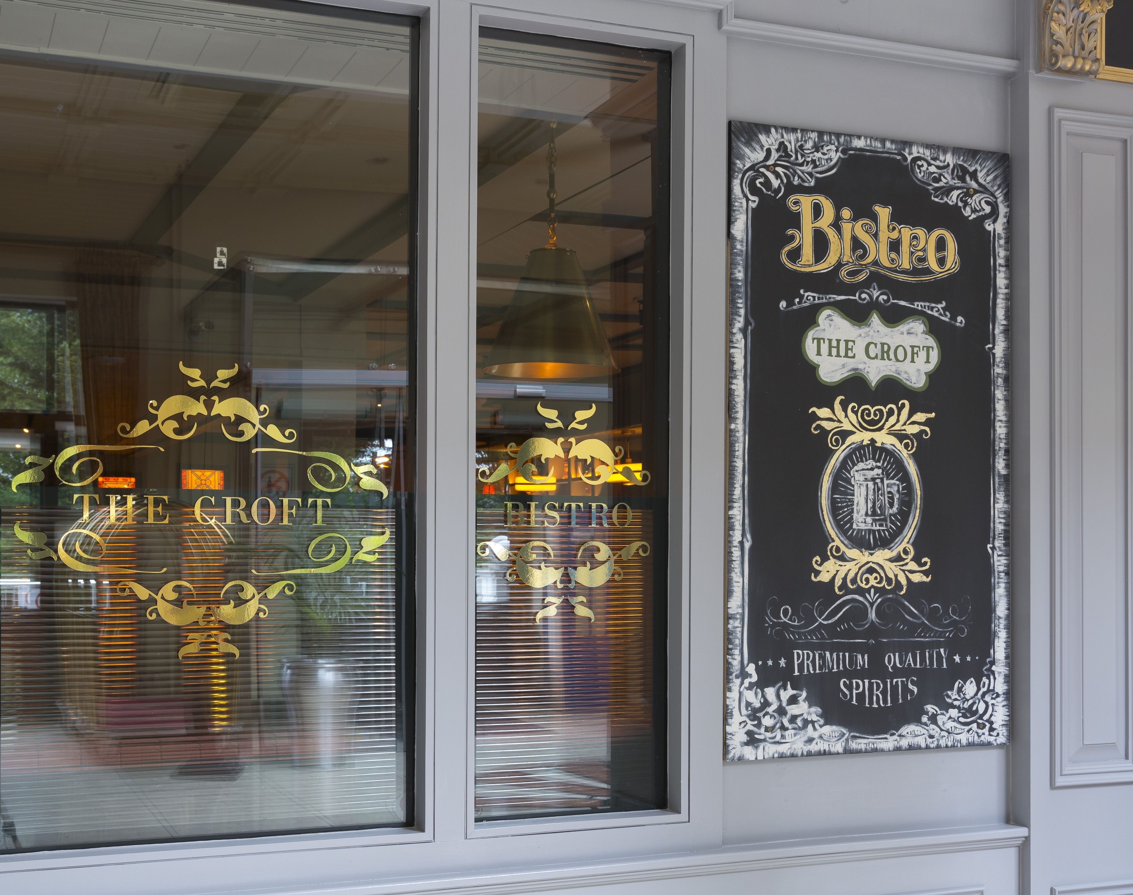 3 restaurants, lunch served