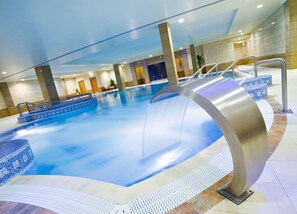 Indoor pool, sun loungers