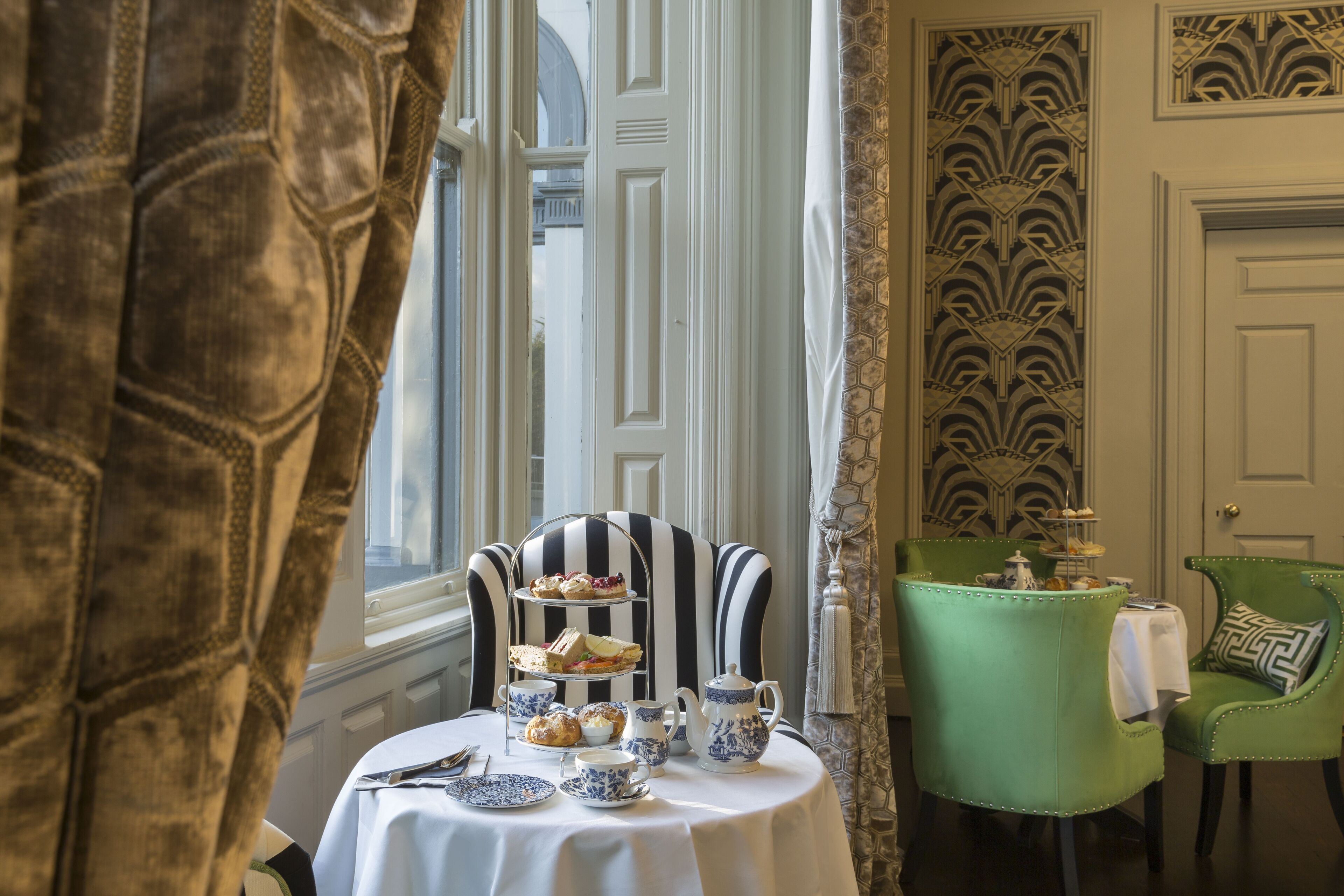 serves lunch and dinner