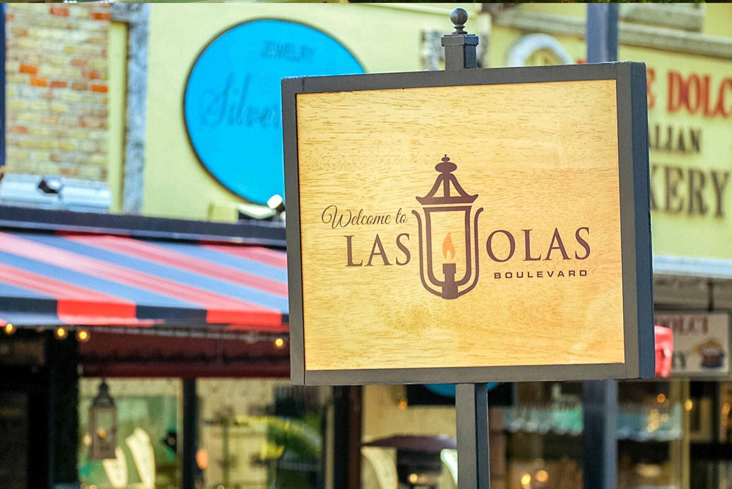 A sign for Las Jolas Boulevard with a welcoming message.