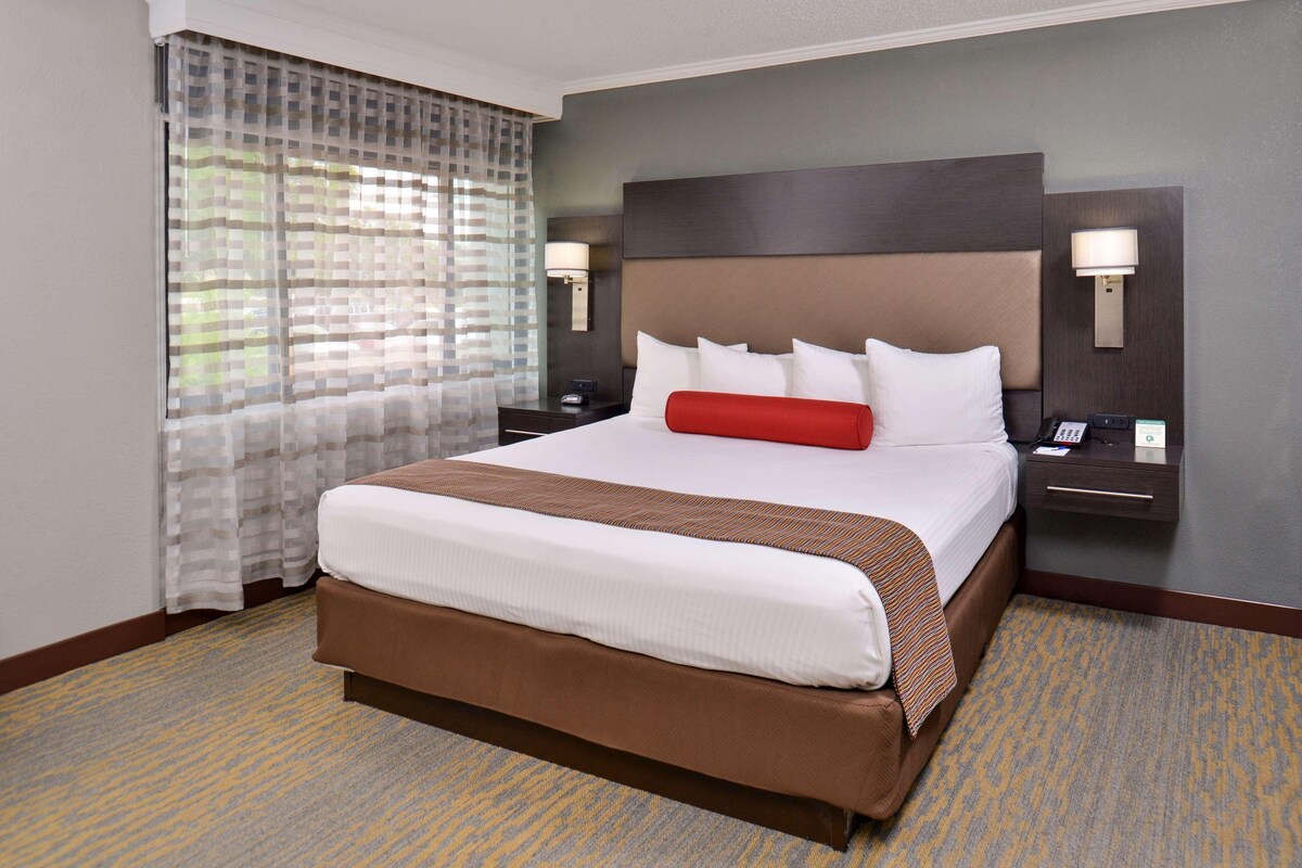 In-room safe, blackout drapes, iron/ironing board, WiFi (free)