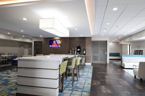 Garner Hotel Glen Burnie BWI Airport Area by IHG