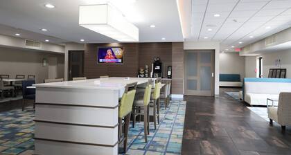 Garner Hotel Glen Burnie BWI Airport Area by IHG