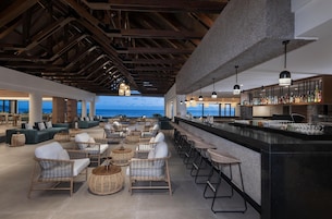 2 bares, 2 bares junto a la piscina, bar en la piscina
