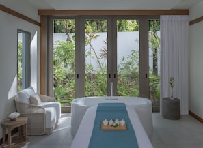 Couples treatment room(s), steam room, body treatments, aromatherapy