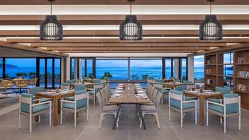 3 restaurants, spécialités Cuisine internationale