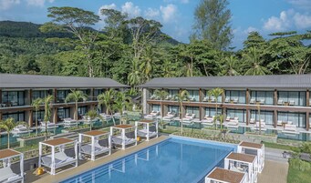 Outdoor pool, free pool cabanas, pool umbrellas