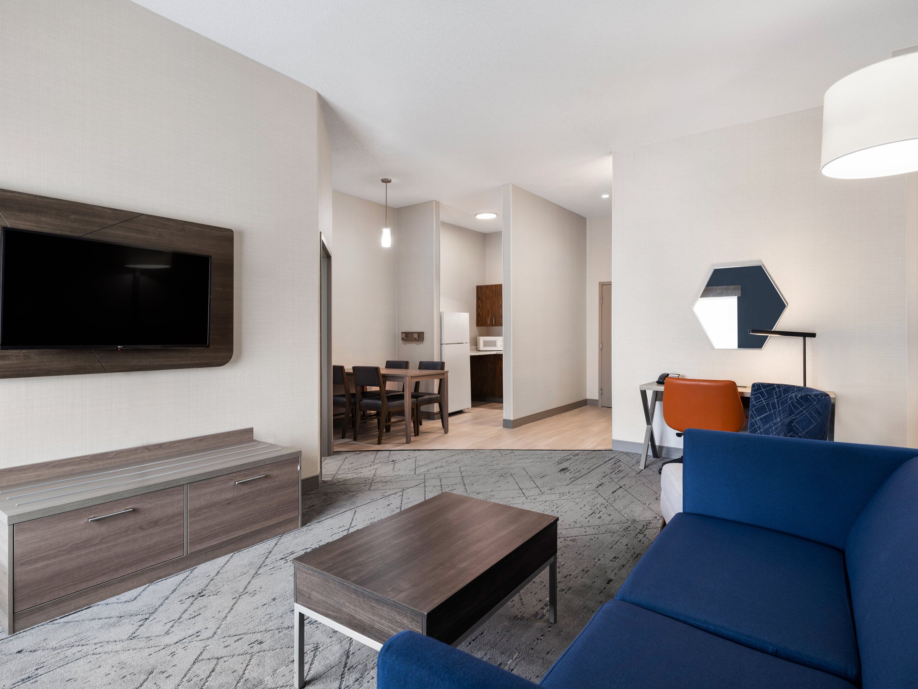 Suite, 1 habitación | Ropa de cama hipoalergénica, escritorio y tabla de planchar con plancha 