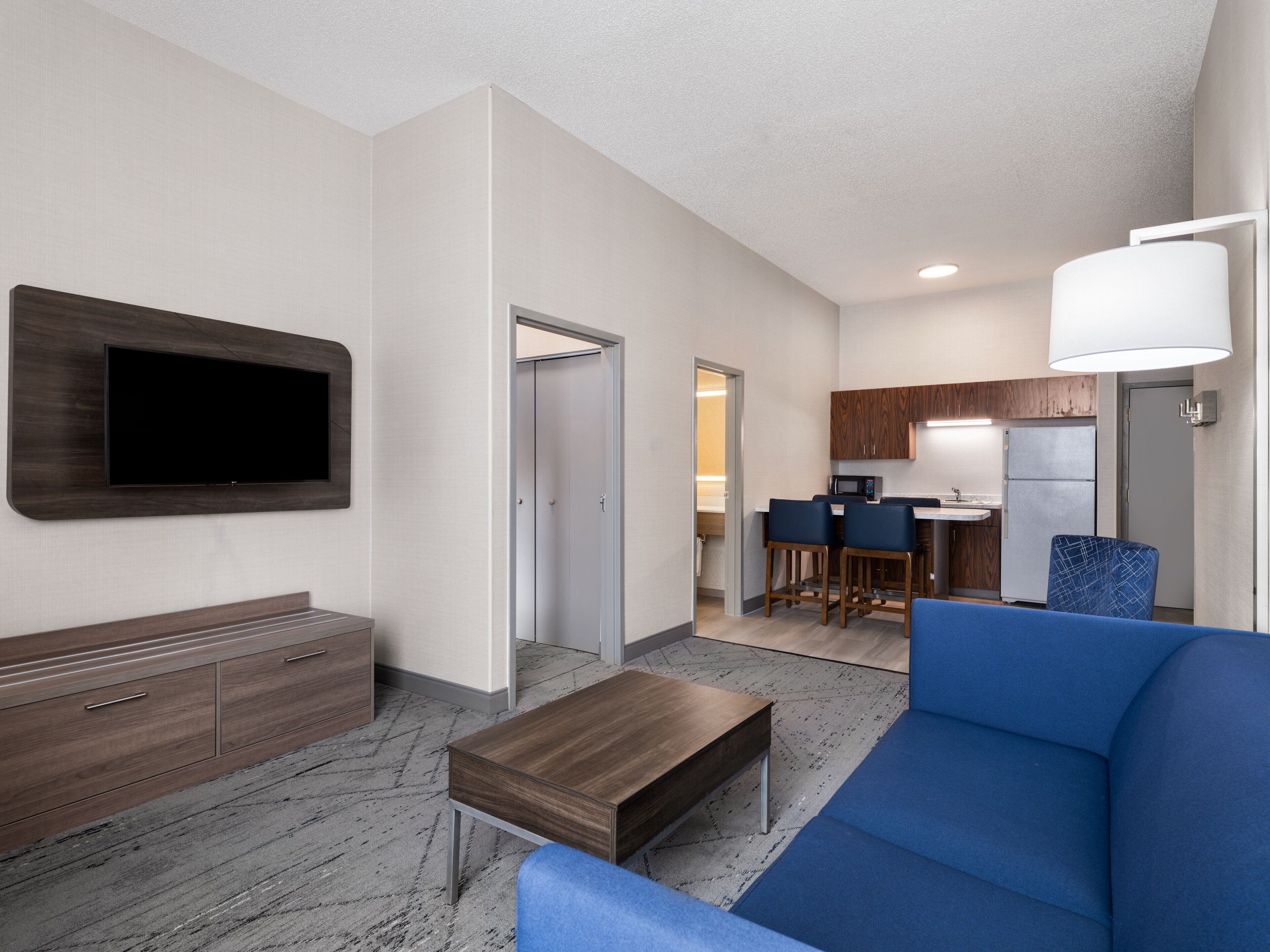 suite, 1 bedroom | hypo-allergenic bedding, desk, iron/ironing board, free cots/infant beds