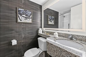 Room, 1 King Bed | Bathroom - DoubleTree by Hilton Raleigh Midtown, NC (Raleigh)