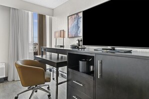 Zimmer, 1 King-Bett | Schreibtisch, Bügeleisen/Bügelbrett, kostenloses WLAN, Bettwäsche